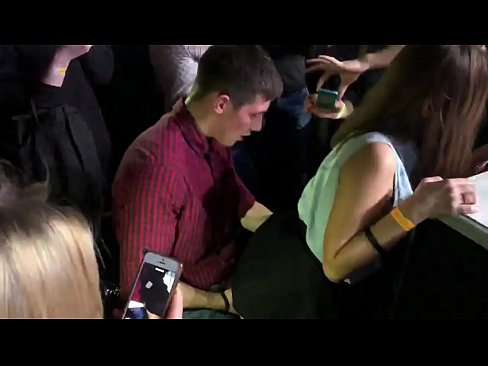 ❤️ Bonde chairo muRussian nightclub. Musikana weRussia ane makore 18 ari mu anus uye bonde akanyura munightclub ❌  ❌️❤